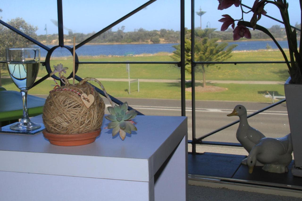 Sea Breeze On The Esplanade Βίλα Lakes Entrance Εξωτερικό φωτογραφία