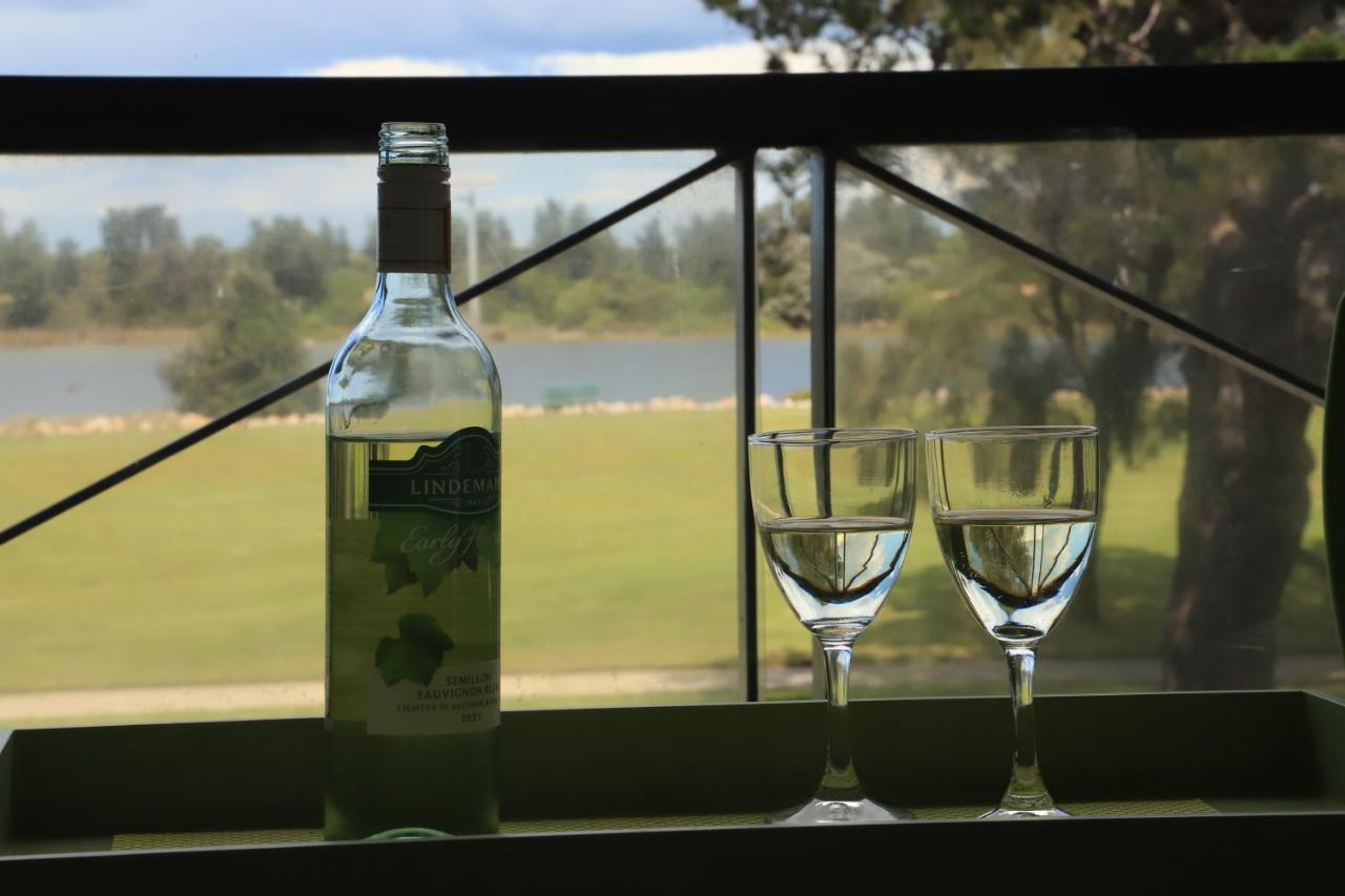 Sea Breeze On The Esplanade Βίλα Lakes Entrance Εξωτερικό φωτογραφία